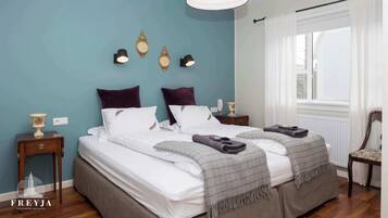 4 bedrooms, travel cot, WiFi, bed sheets