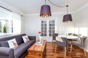 TV - Superior Suite with Balcony – Freyja Suites (Reykjavík)