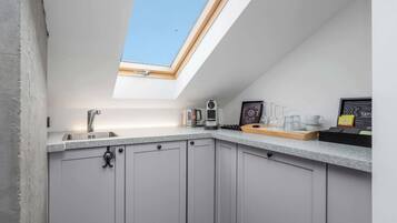 Fridge, microwave, dishwasher, coffee/tea maker