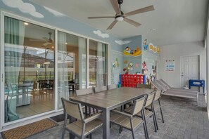 Outdoor dining - Enchanted Escape Villa (Davenport)