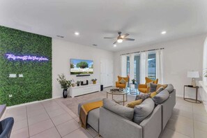 TV, offices - Windsor Island Oasis (Davenport)