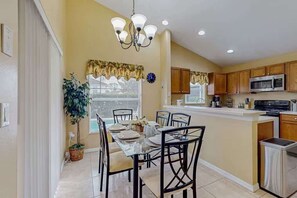 Dining - Magic Memories Getaway (Davenport)