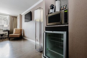 Interior - Fully Equipped Apartment w/ Kitchen | Close to Lincoln Memorial & White House (Washington)
