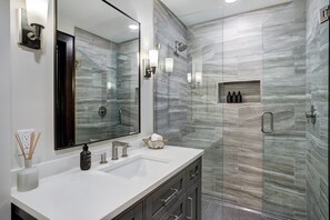 Shower, hair dryer, towels - NEW! Ski-in/Ski-out 3BR+Loft Condo, Bachelor Gulch (Avon)