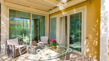 Bungalow Standard, patio, vista giardino | Terrazza/patio