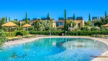 Seasonal outdoor pool, open 9:00 AM to 7:00 PM, pool umbrellas