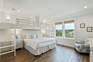 7 soverom, strykejern/-brett, reiseseng for barn og wi-fi (inkludert)