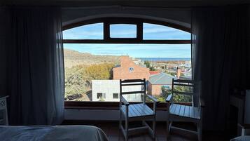 Caja de seguridad en la habitación, wifi gratis y ropa de cama