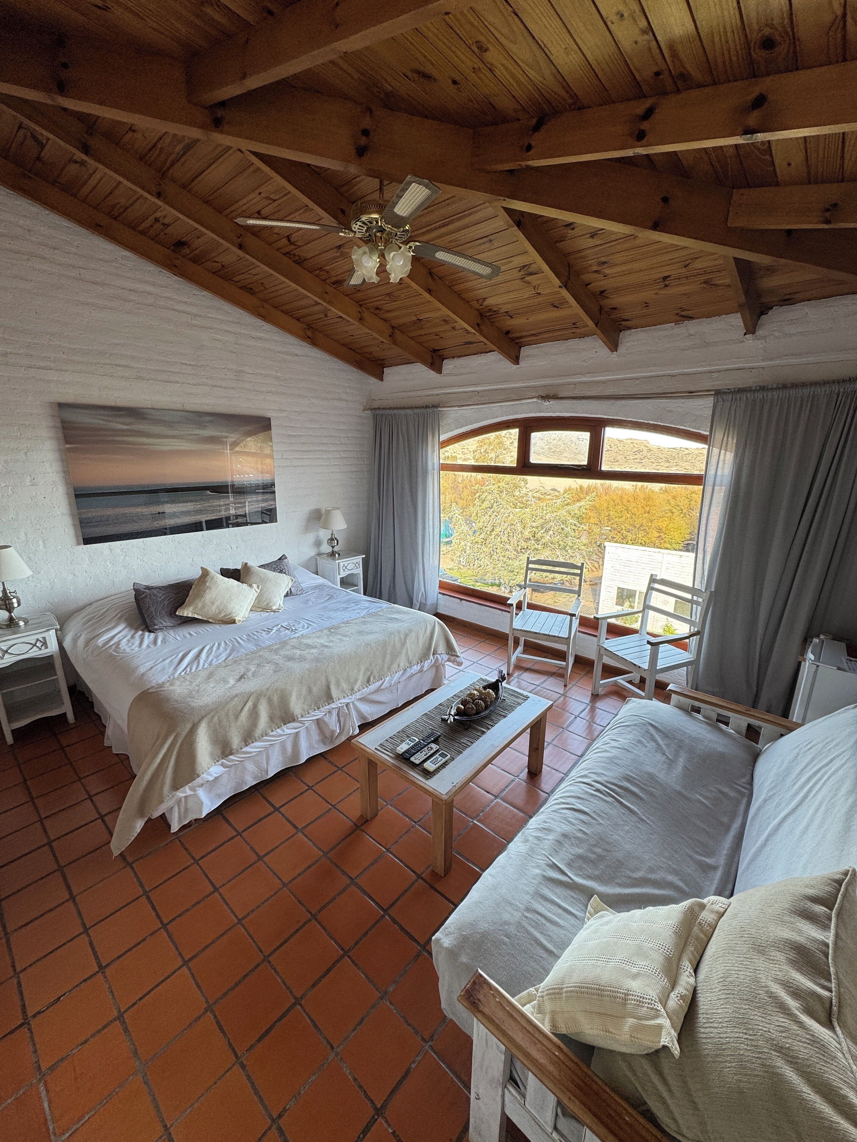 Dobbeltrom – deluxe, sjøutsikt (Room 10) | Safe på rommet, wi-fi (inkludert) og sengetøy