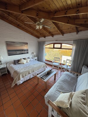 Habitación doble Deluxe, vista al mar (Room 10) | Caja de seguridad en la habitación, wifi gratis y ropa de cama 