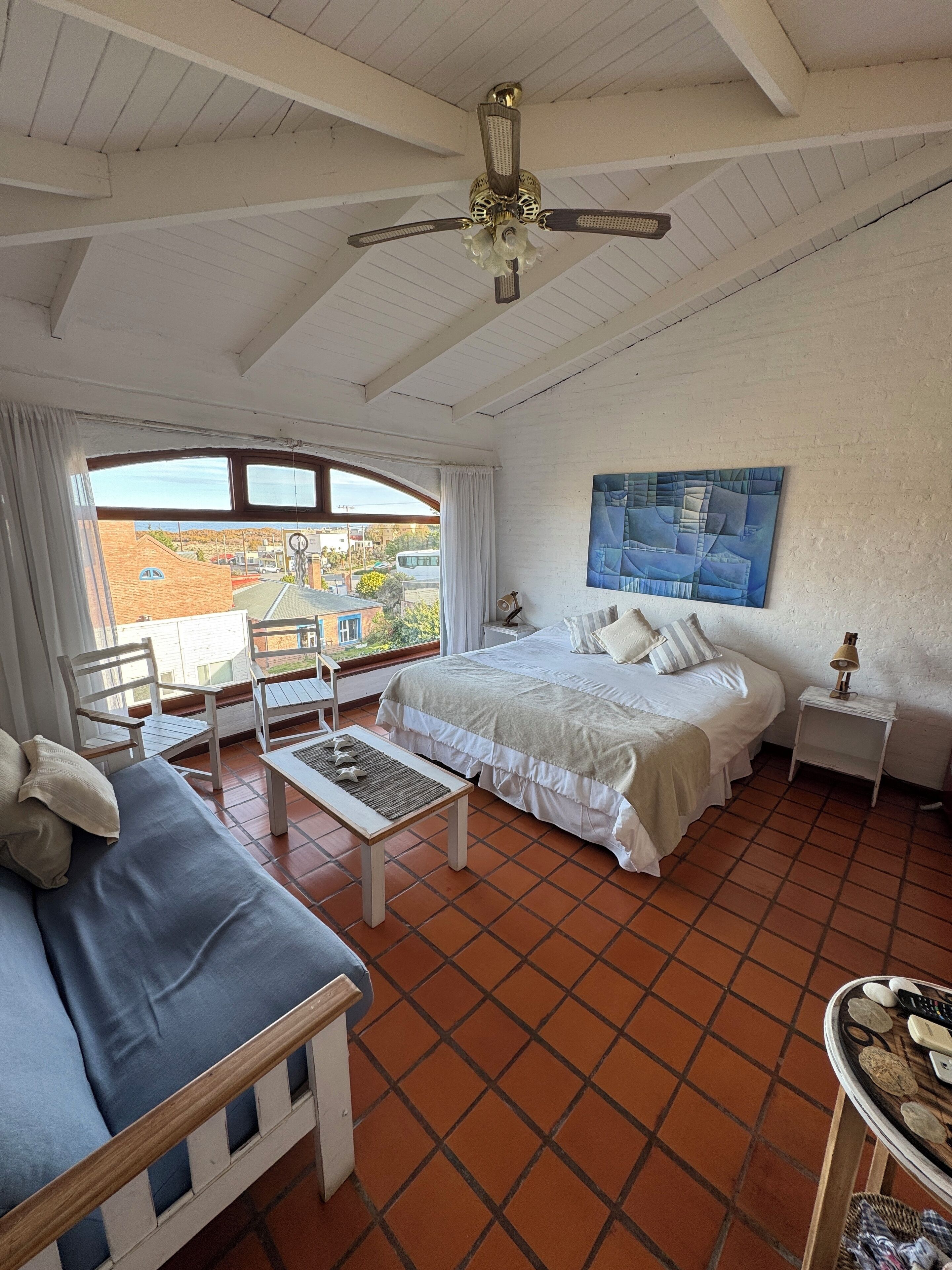 Rom – deluxe, 1 kingsize-seng, sjøutsikt (Room 9) | Safe på rommet, wi-fi (inkludert) og sengetøy