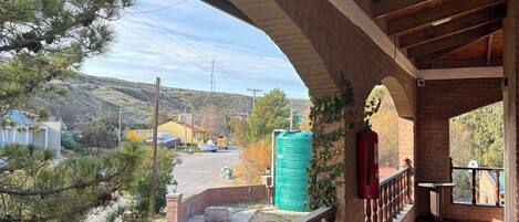 Classic-Dreibettzimmer, Blick auf den Innenhof (Room 7) | Ausblick vom Zimmer