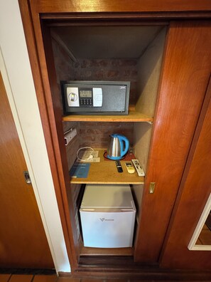 Classic trippelrum - utsikt mot innergården (Room 11) | Värdeförvaringsskåp på rummet, gratis wi-fi och sängkläder