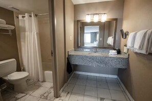 Hårføner og håndklær