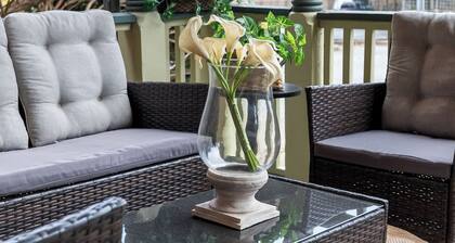 Gaslight Villa 1-bedroom apartment in the heart of the Clifton Gaslight District