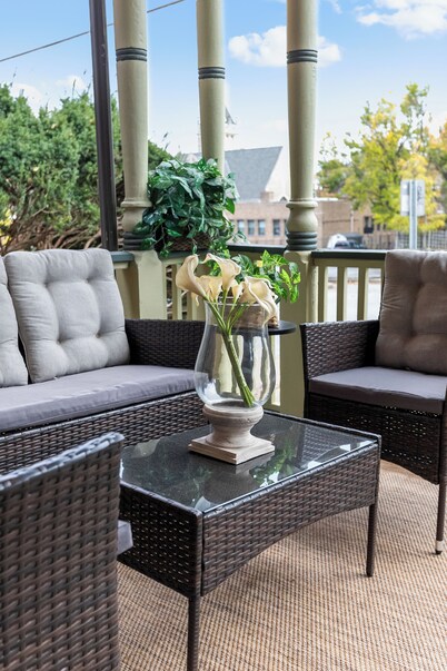 Gaslight Villa 1-bedroom apartment in the heart of the Clifton Gaslight District