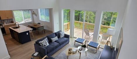 Télévision, cheminée, jeux vidéo, baby-foot