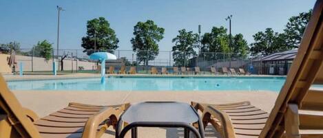 Piscine intérieure, piscine extérieure