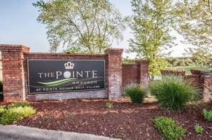 Property grounds - Bougie Bungalow @ Pointe Royale Resort (Branson)