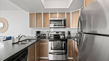 Fridge, microwave, stovetop, dishwasher