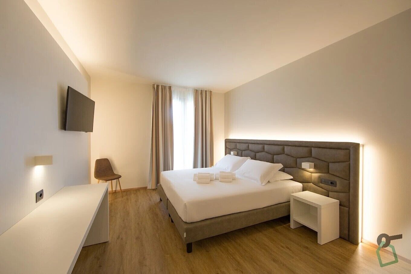 Minibar, in-room safe, cots/infant beds, free WiFi