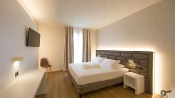 Minibar, in-room safe, cribs/infant beds, free WiFi