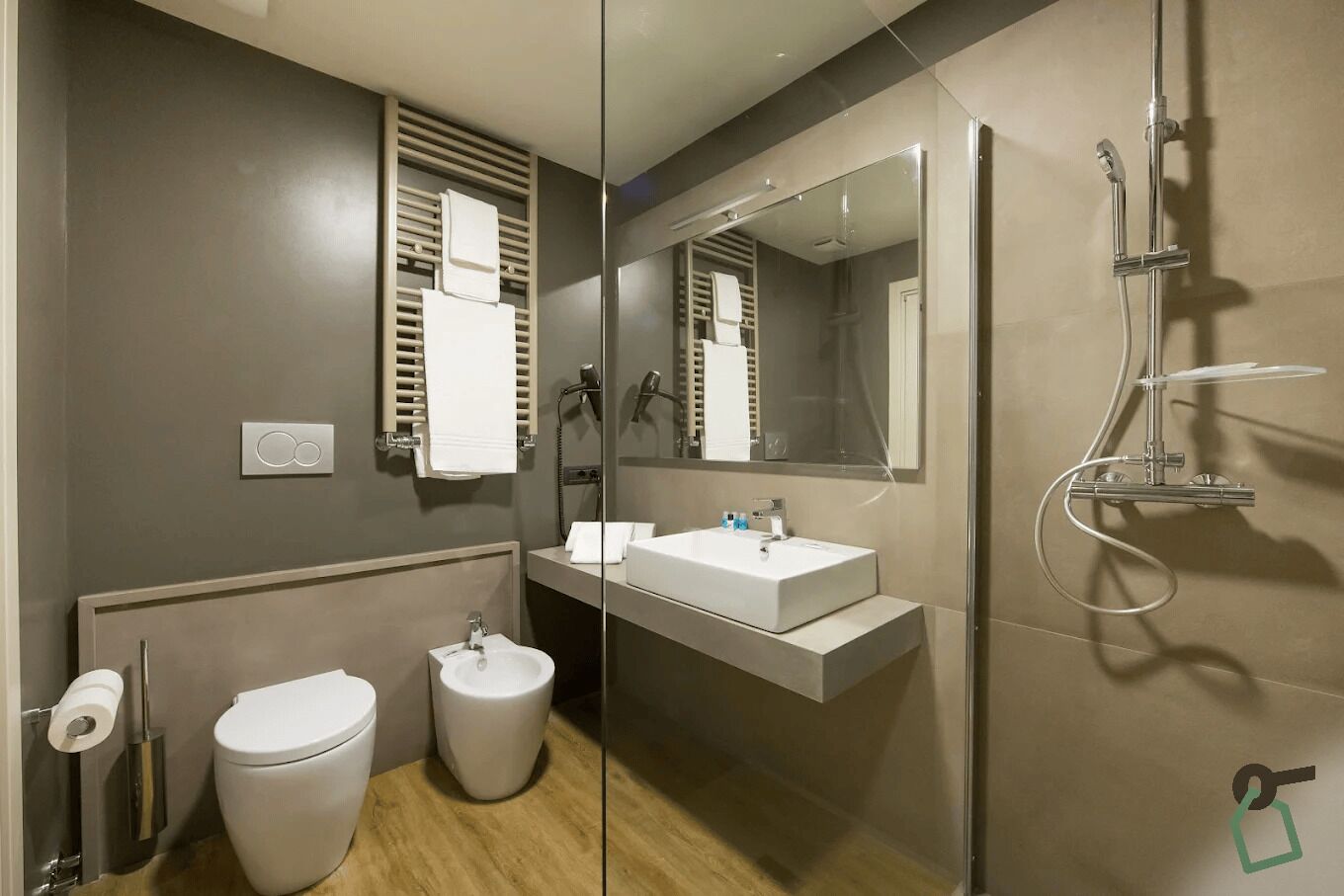 Shower, free toiletries, hair dryer, bidet