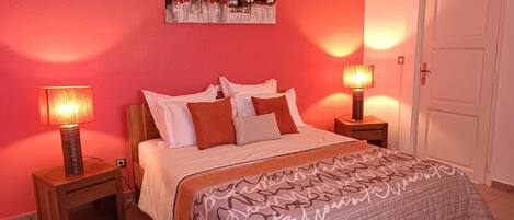 4 bedrooms, iron/ironing board, WiFi