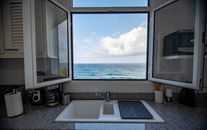 Micro-ondes, four, plaque de cuisson, lave-vaisselle