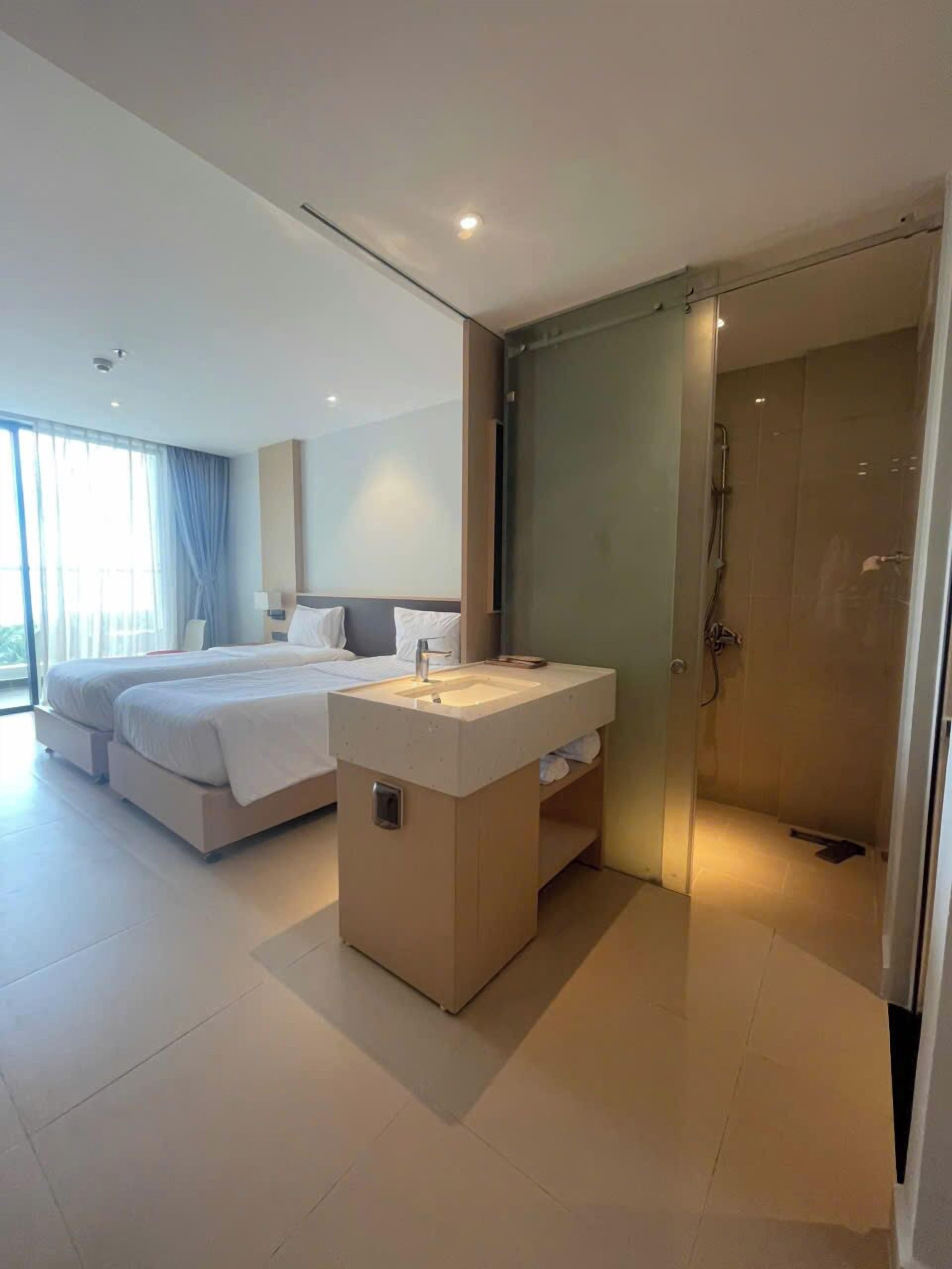 Superior Double or Twin Room, Balcony, Beach View | Desk, free WiFi