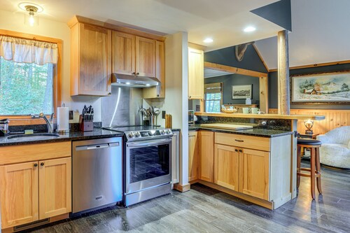 Hike, Ski & Relax: Renovated Retreat in Wilmington