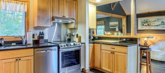 Hike, Ski & Relax: Renovated Retreat in Wilmington