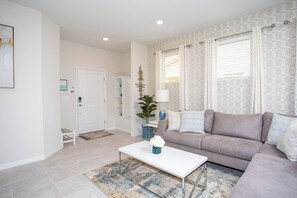 Smart-TV, videospill, fotballspill og bordtennis