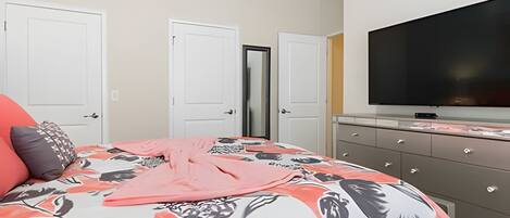 4 chambres, fer et planche à repasser, lit de bébé portatif