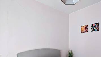 2 多间卧室、免费 WiFi、床单