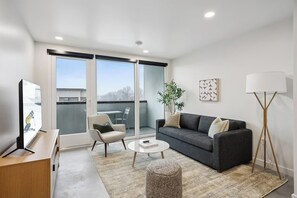 TV - Relaxing Getaway in SLC | Kitchen & Hot tub | Close to Local Dining Scene (Salt Lake City)