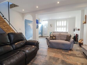 Living area - Lenny's Place (Watchet)