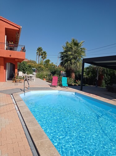 Between hill and sea - swimming pool, nature and warm welcome