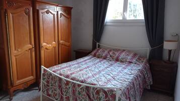 1 bedroom, iron/ironing board, Internet, bed sheets