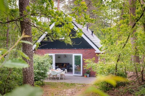 Grove Den I Heerlijk vakantiehuis met bosrijke tuin