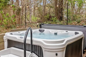 Outdoor spa tub - House with Cottage in quaint Brewster, Central to Cape Attractions and Beaches (Brewster)