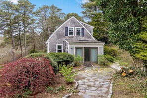 Exterior - House with Cottage in quaint Brewster, Central to Cape Attractions and Beaches (Brewster)