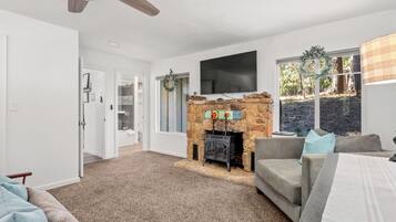 3 室のベッドルーム、アイロン / アイロン台、WiFi、ベッドシーツ