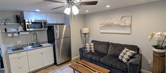 Charming Retreat: Walk to Distillery & River