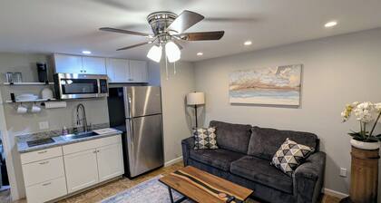 Charming Retreat: Walk to Distillery & River