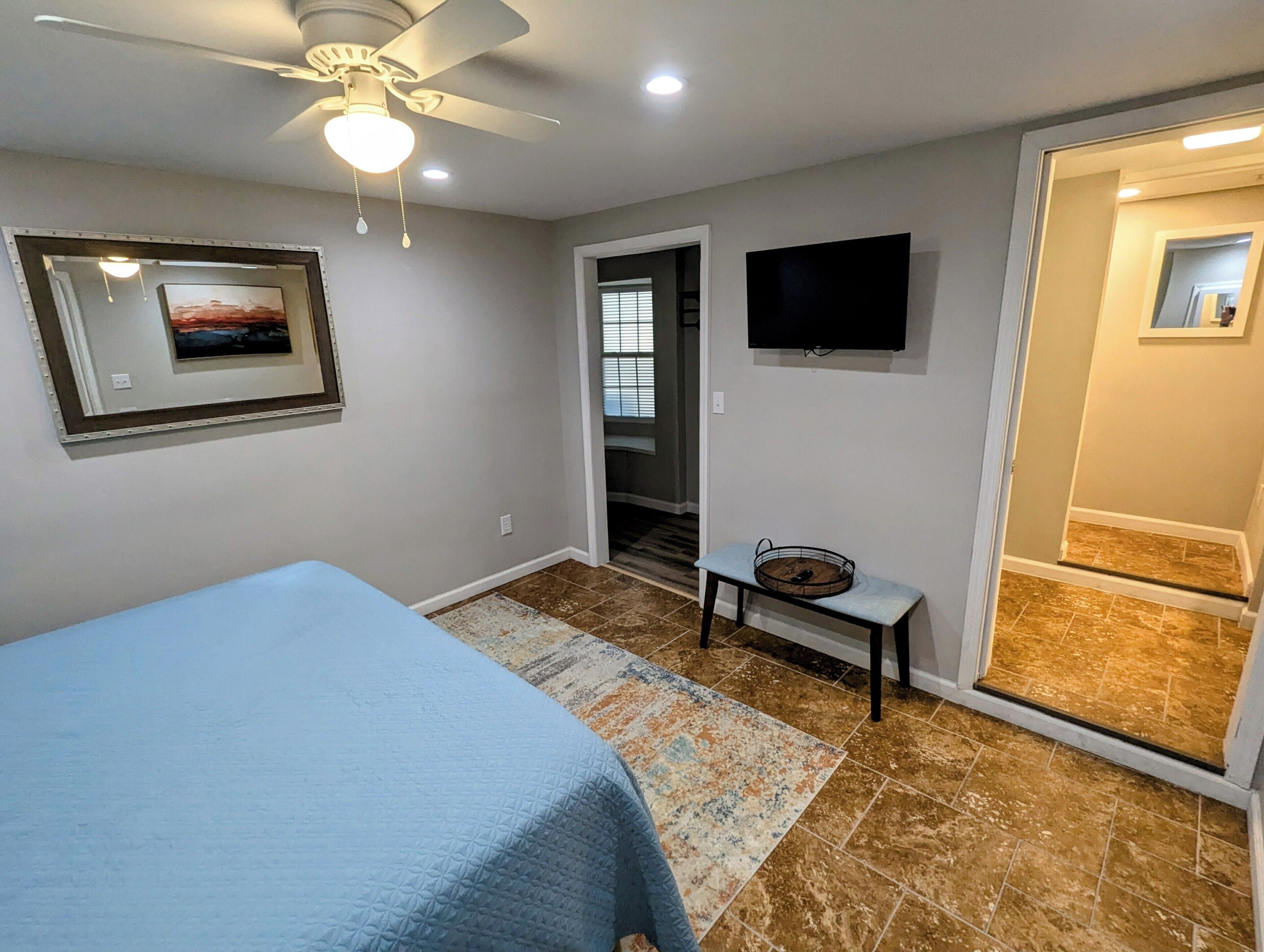 1 bedroom, iron/ironing board, internet, bed sheets