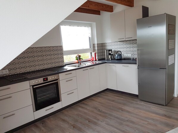 Kühlschrank, Ofen, Herdplatte, Geschirrspüler