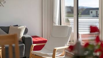 Fernseher, Tischtennisplatte