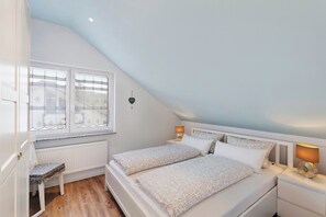 2 habitaciones, tabla de planchar con plancha, wifi y ropa de cama 