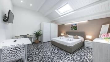 Basic Apartment | Blackout drapes, soundproofing, iron/ironing board, free WiFi